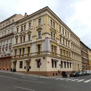 https://balkan.praguehotelsweb.com